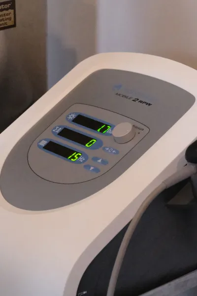 Radial pressure wave therapy unit
