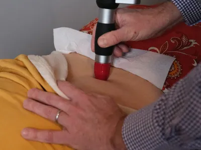 Shockwave therapy applicator at work